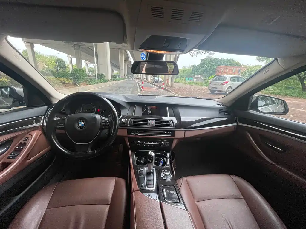 BMW 5 Series 2016 — фото 8