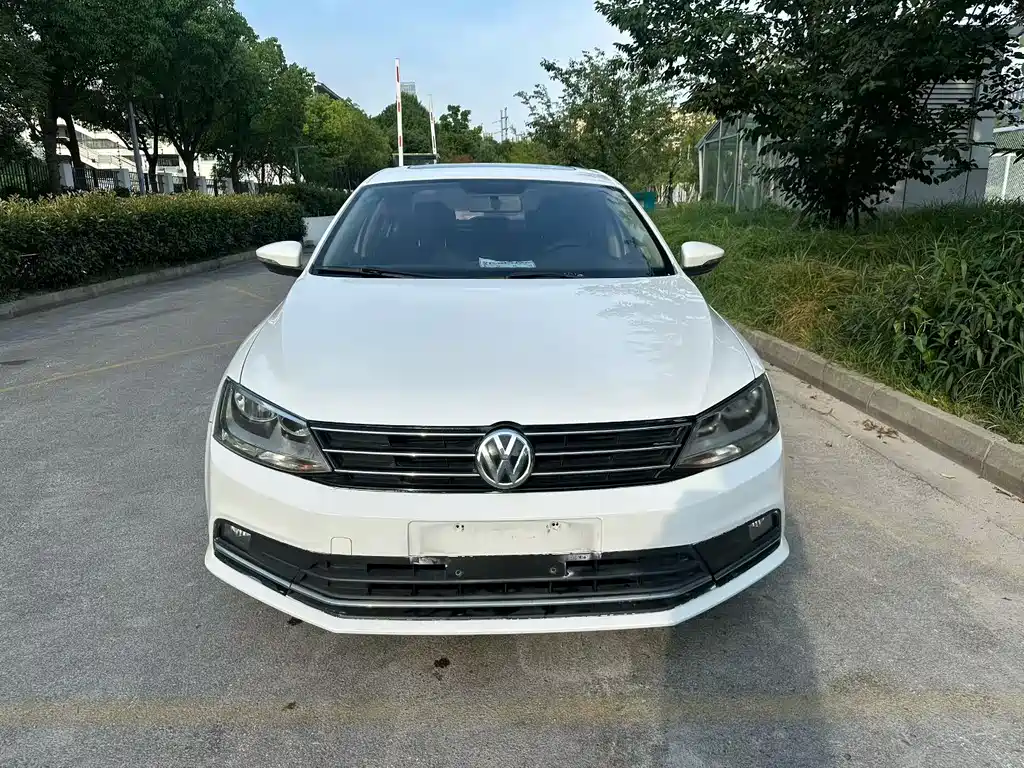 Volkswagen Sagitar 2016
