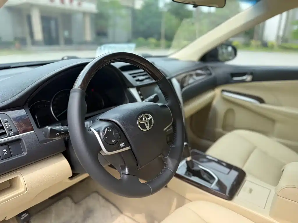 Toyota Camry 2016 — фото 6