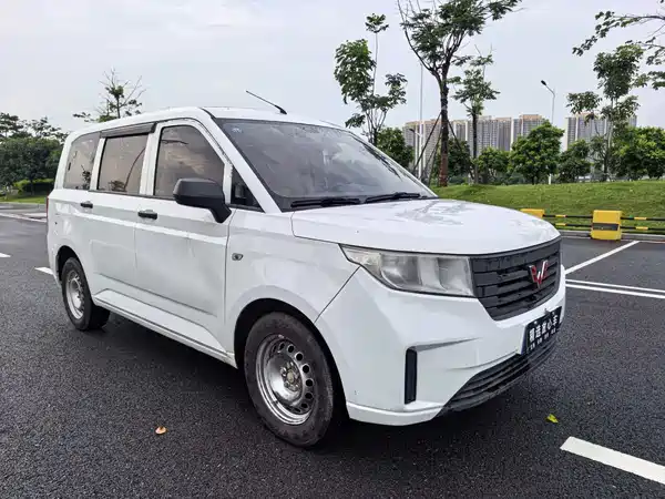 Wuling Hongguang PLUS 2021
