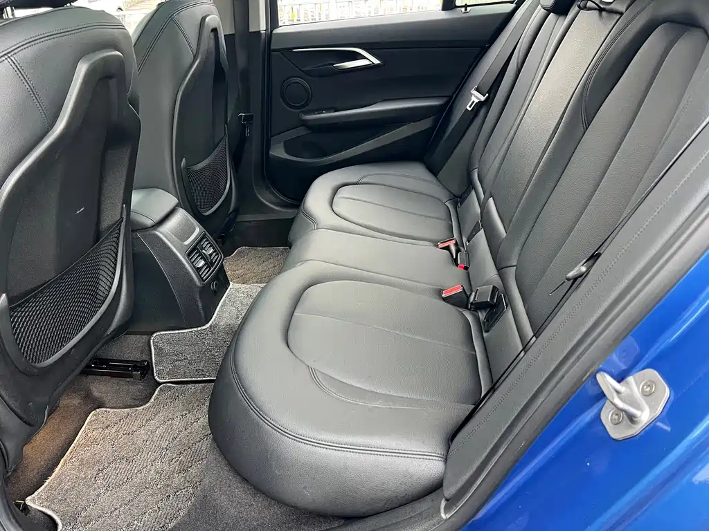 BMW 1 Series 2018 — фото 9