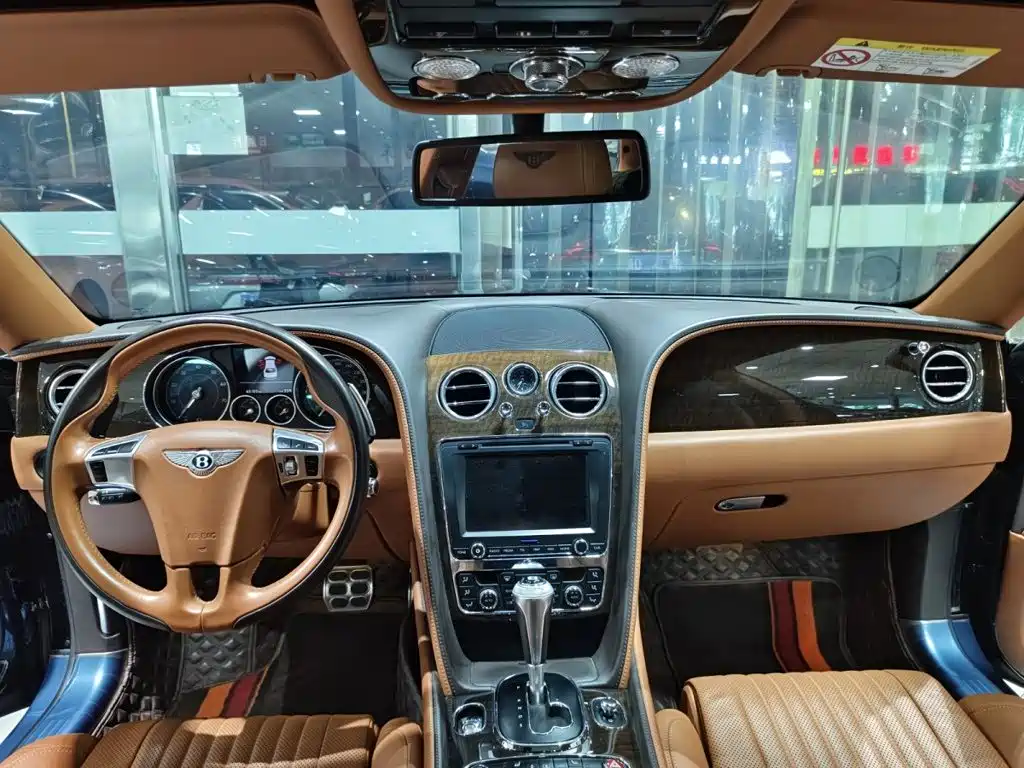 Bentley Flying Spur 2018 — фото 14