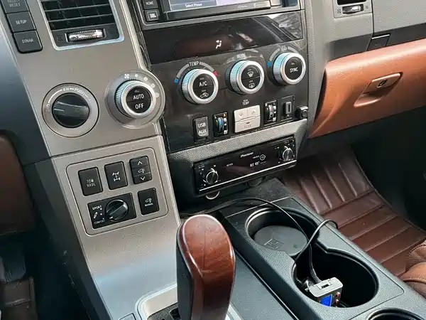 Toyota Sequoia 2010