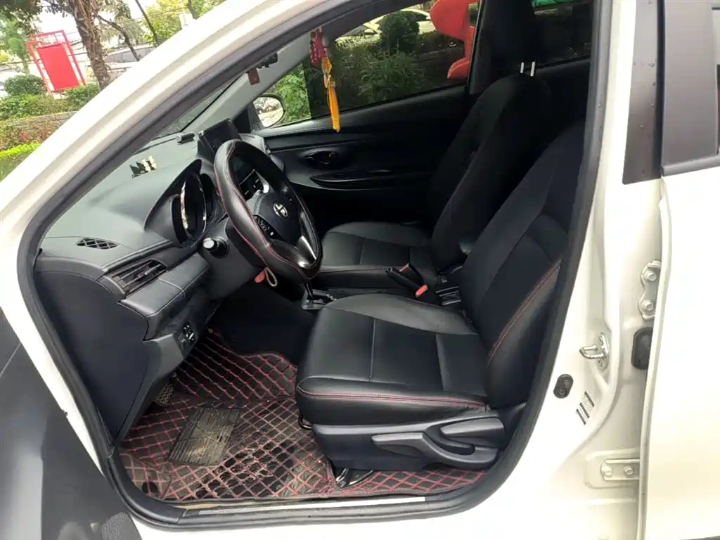 Toyota Yaris L 2022 — фото 15