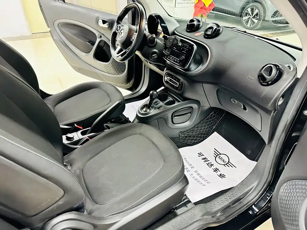 smart Fortwo 2018 — фото 15