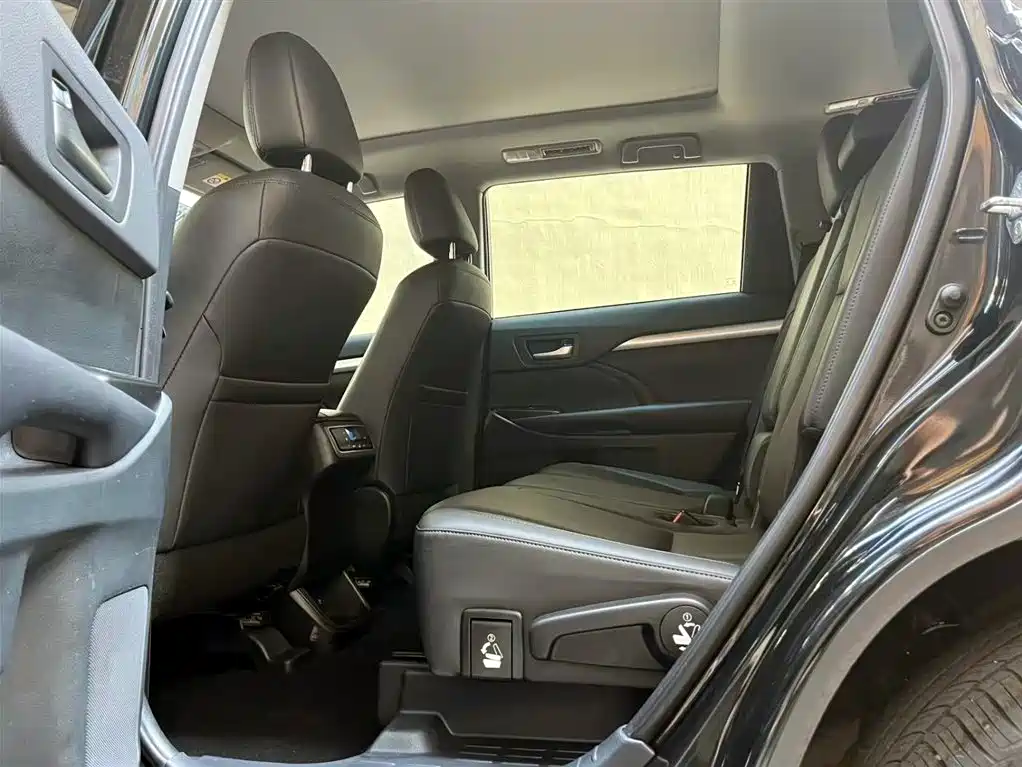 Toyota Highlander 2020 — фото 10