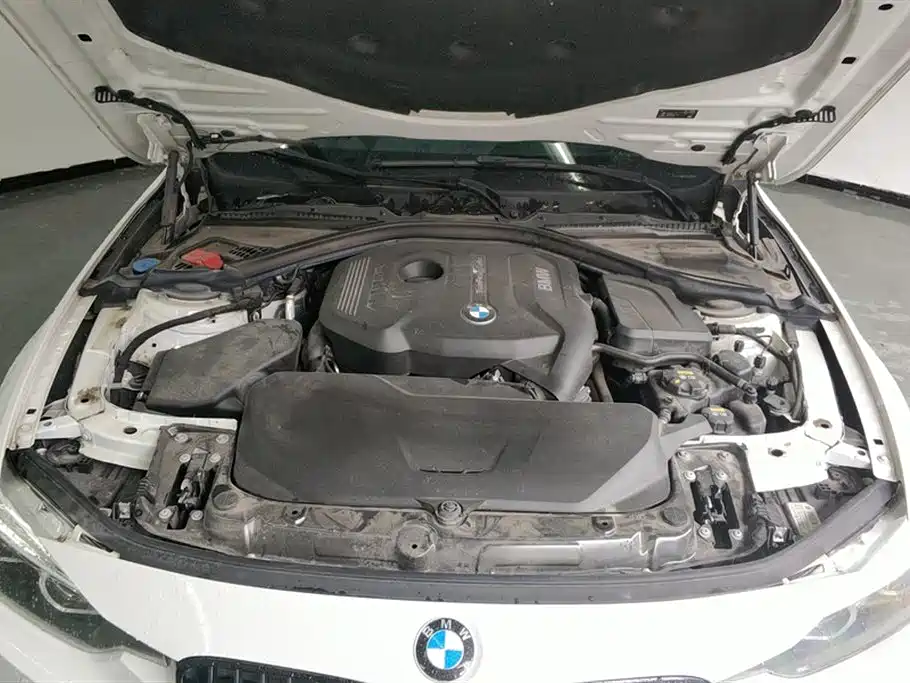 BMW 3 Series 2018 — фото 10
