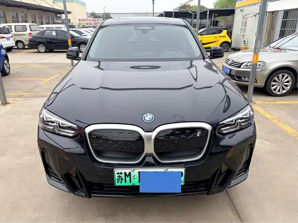 BMW iX3 2025