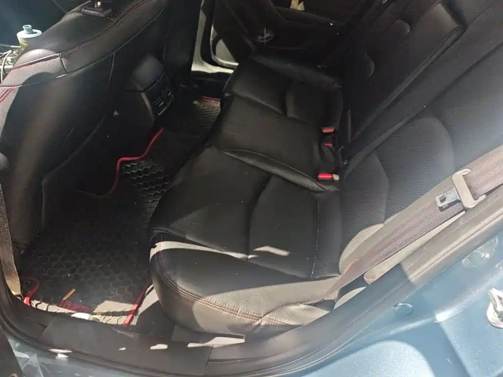 Mazda 3 Axela 2017 — фото 15