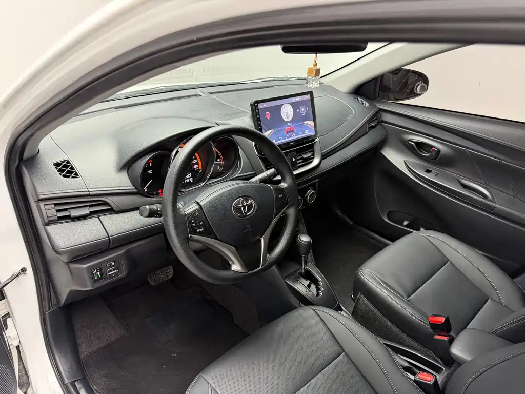 Toyota Yaris L 2022
