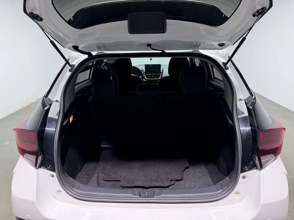 Toyota Yaris L 2022 — фото 17