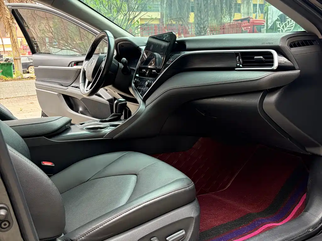 Toyota Camry 2021 — фото 10