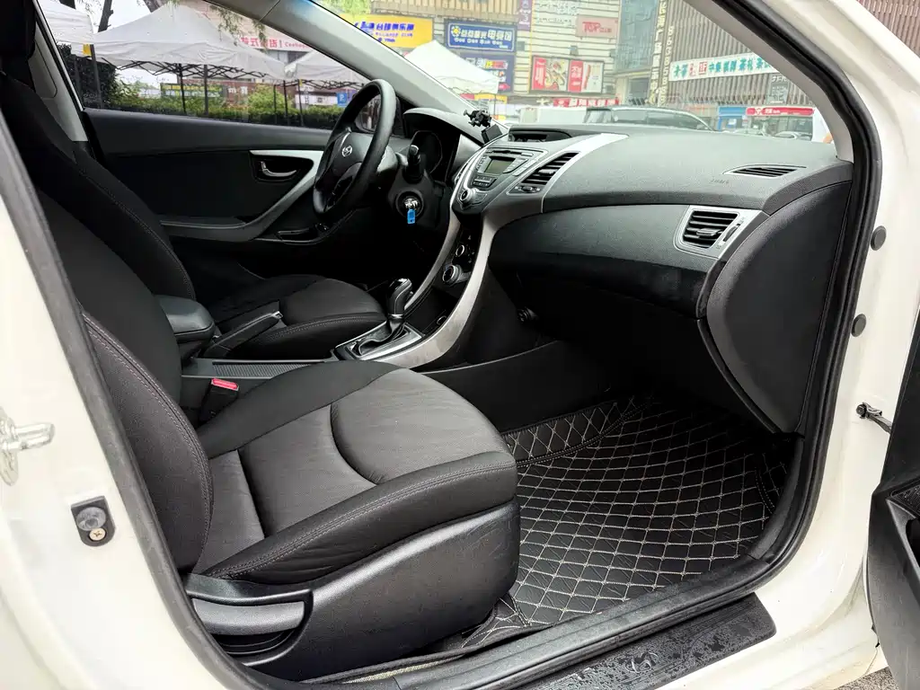 Hyundai Elantra Langdong 2015 — фото 10
