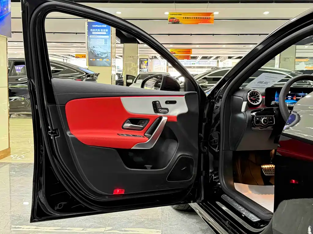 Mercedes-Benz A-Class AMG 2025 — фото 8
