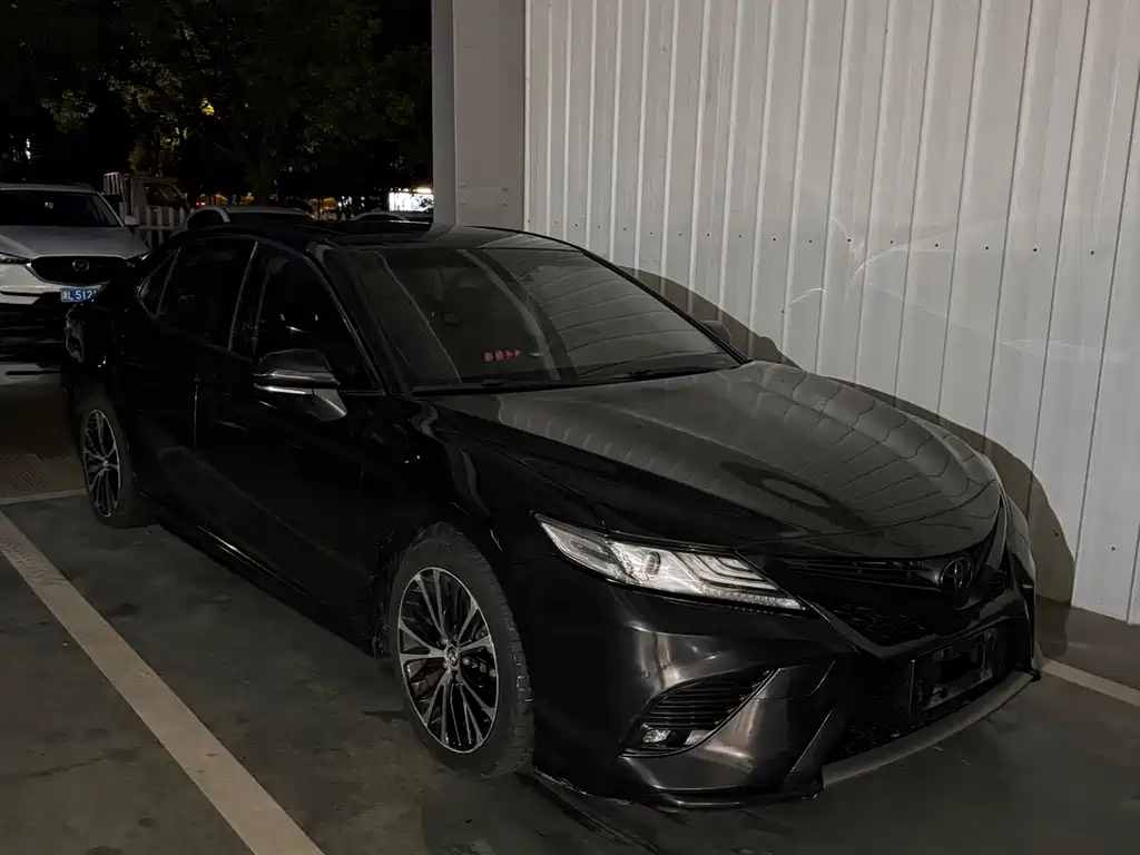 Toyota Camry 2018 — фото 5