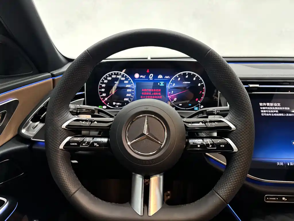 Mercedes-Benz E-Class 2025 — фото 15