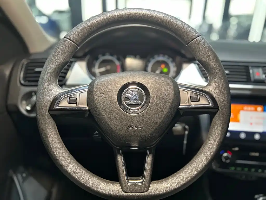 Skoda Rapid 2022 — фото 11