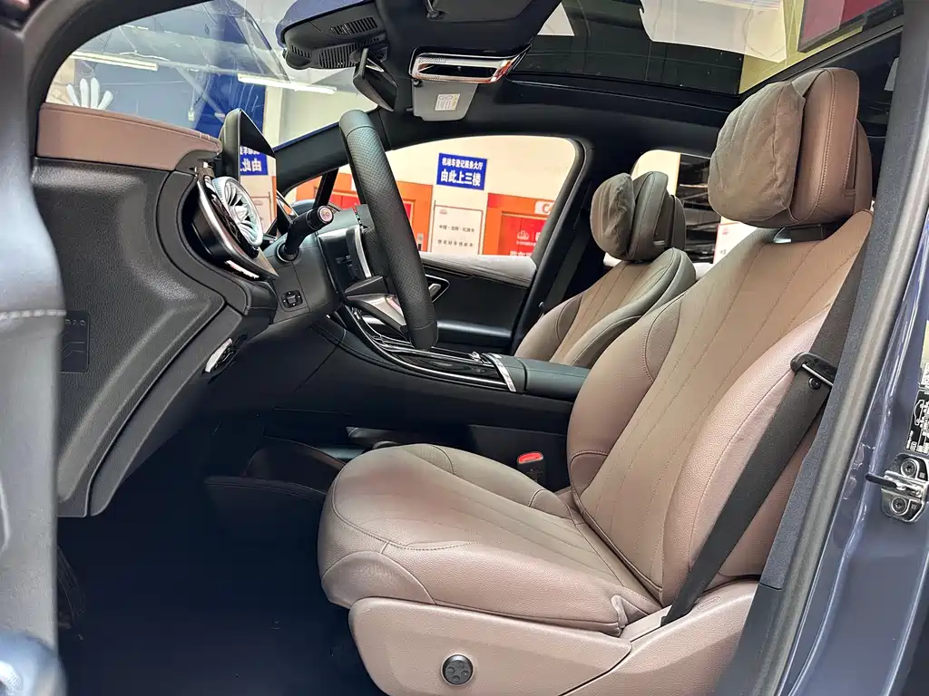 Mercedes-Benz EQE SUV 2023 — фото 12
