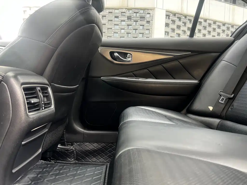 Infiniti Q50L 2015 — фото 24