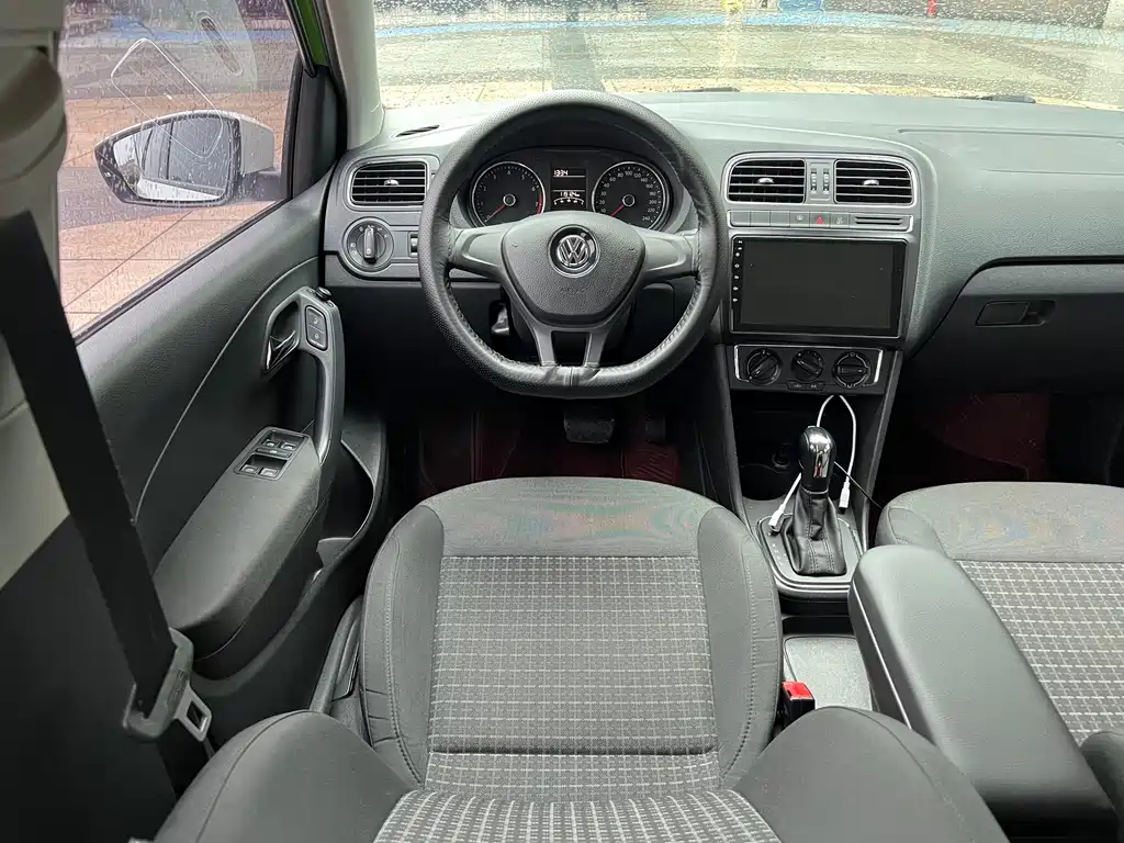 Volkswagen Polo 2015 — фото 10