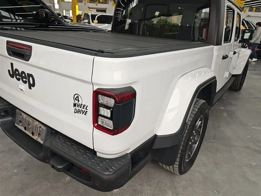 Jeep Gladiator 2023 — фото 7