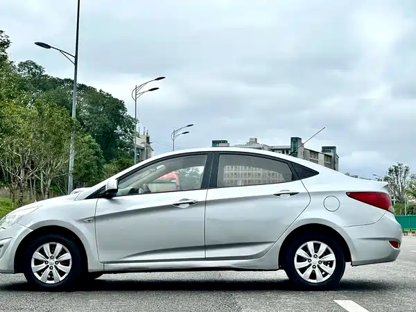 Hyundai Accent 2011