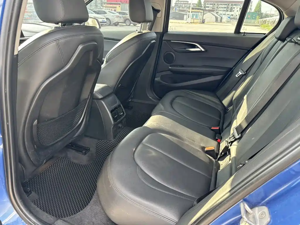 BMW 1 Series 2017 — фото 14