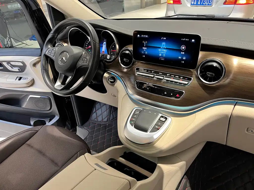 Mercedes-Benz V-Class 2022 — фото 18