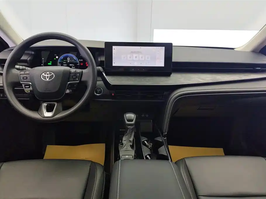 Toyota Camry 2025 — фото 12