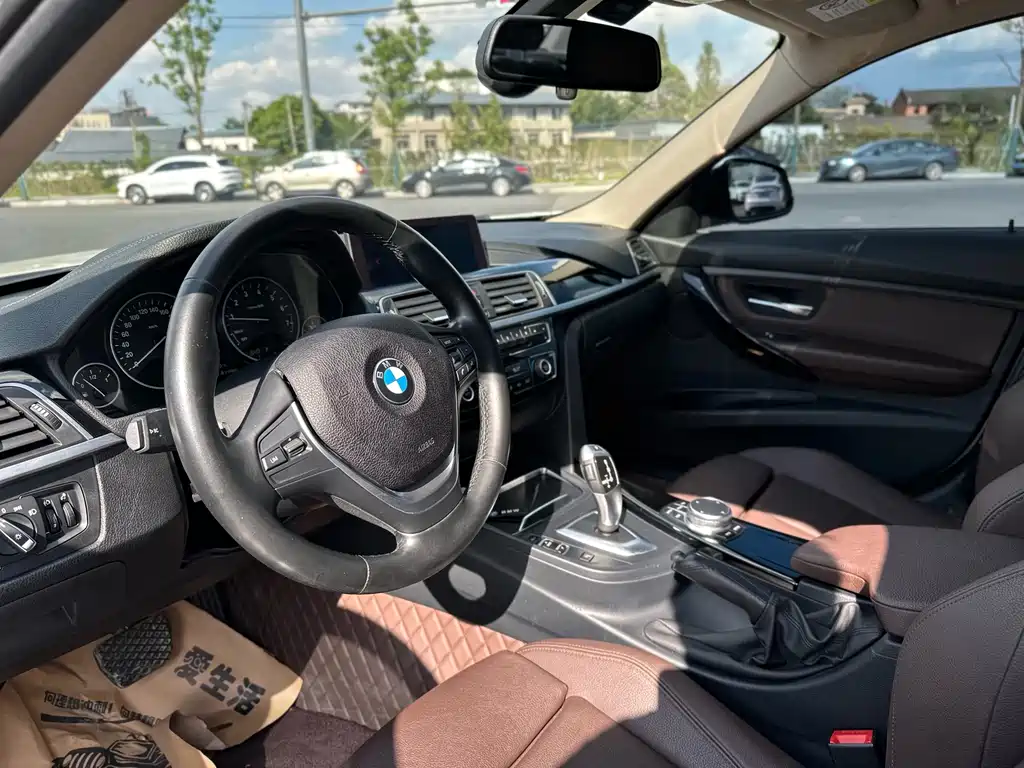 BMW 3 Series 2019 — фото 9