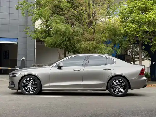 Volvo S60 2022