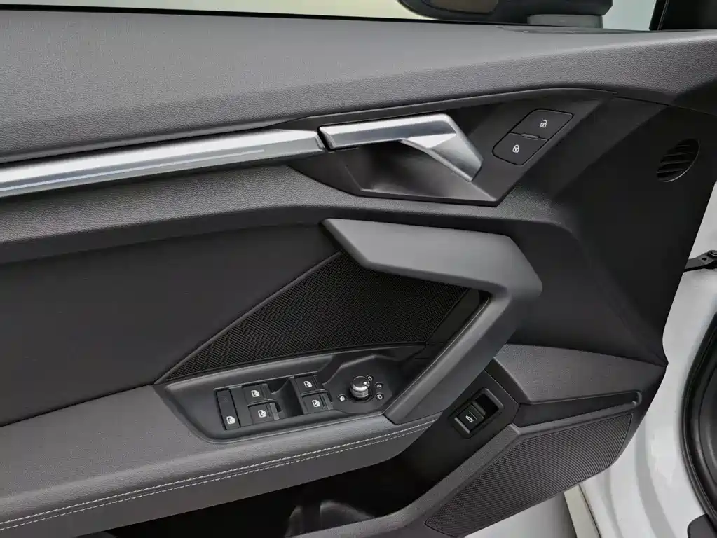 Audi A3 2023 — фото 18