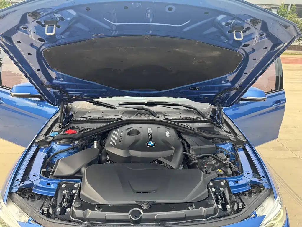 BMW 3 Series 2018 — фото 16