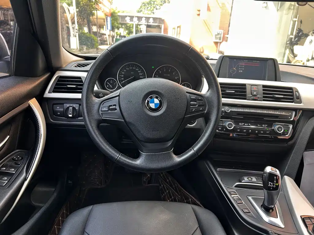 BMW 3 Series 2015 — фото 18