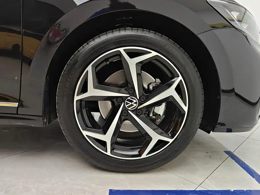 Volkswagen Passat 2023