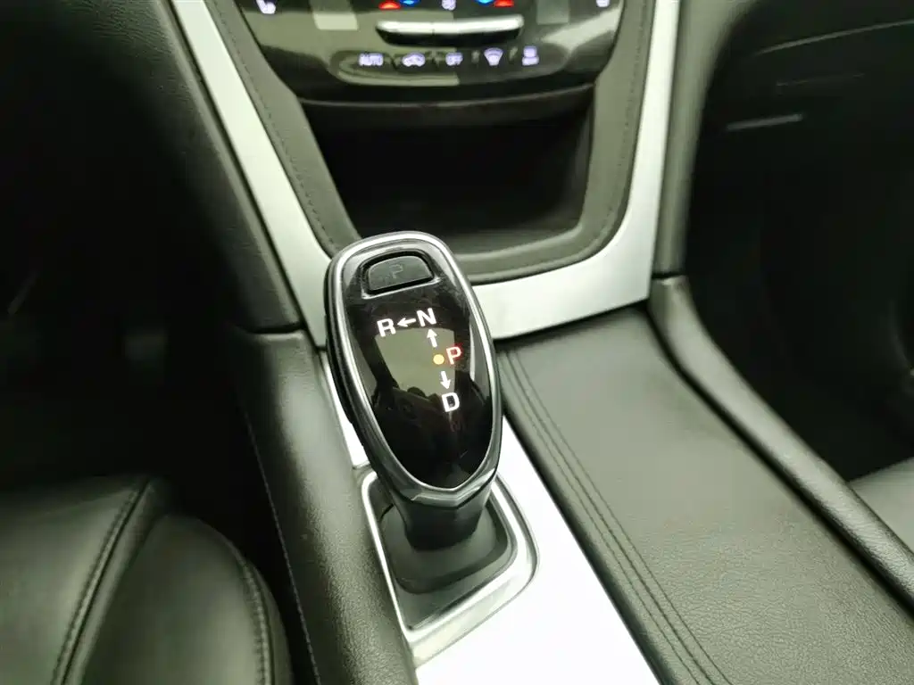 Cadillac XT5 2018 — фото 13