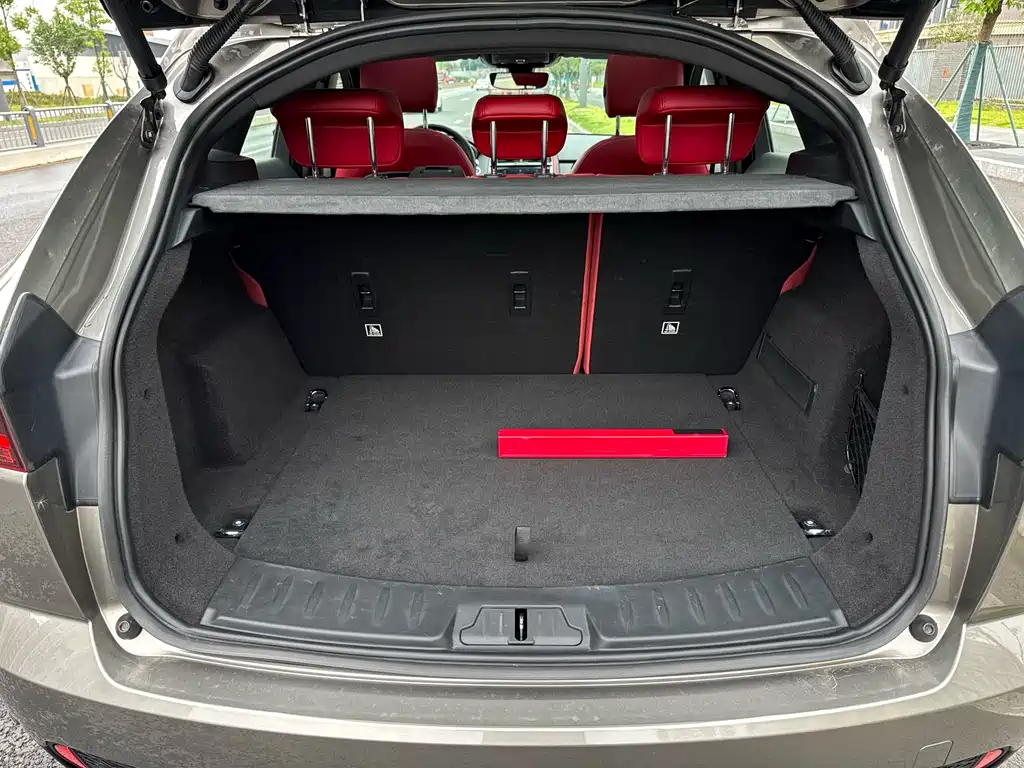 Jaguar E-PACE 2023 — фото 14