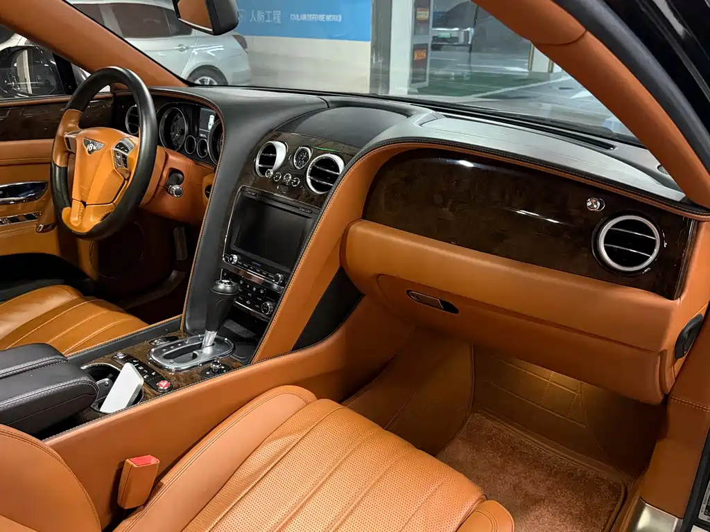 Bentley Flying Spur 2015 — фото 4