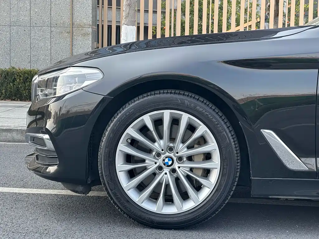 BMW 5 Series 2020 — фото 9