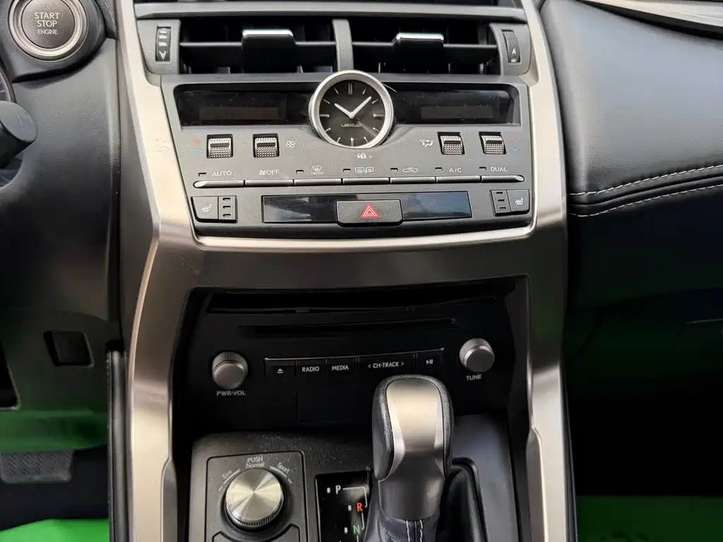 Lexus NX 2021 — фото 13