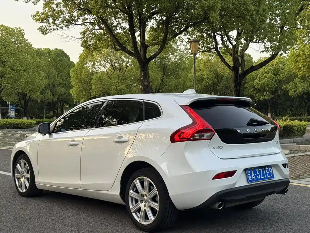 Volvo V40 2016 — фото 4