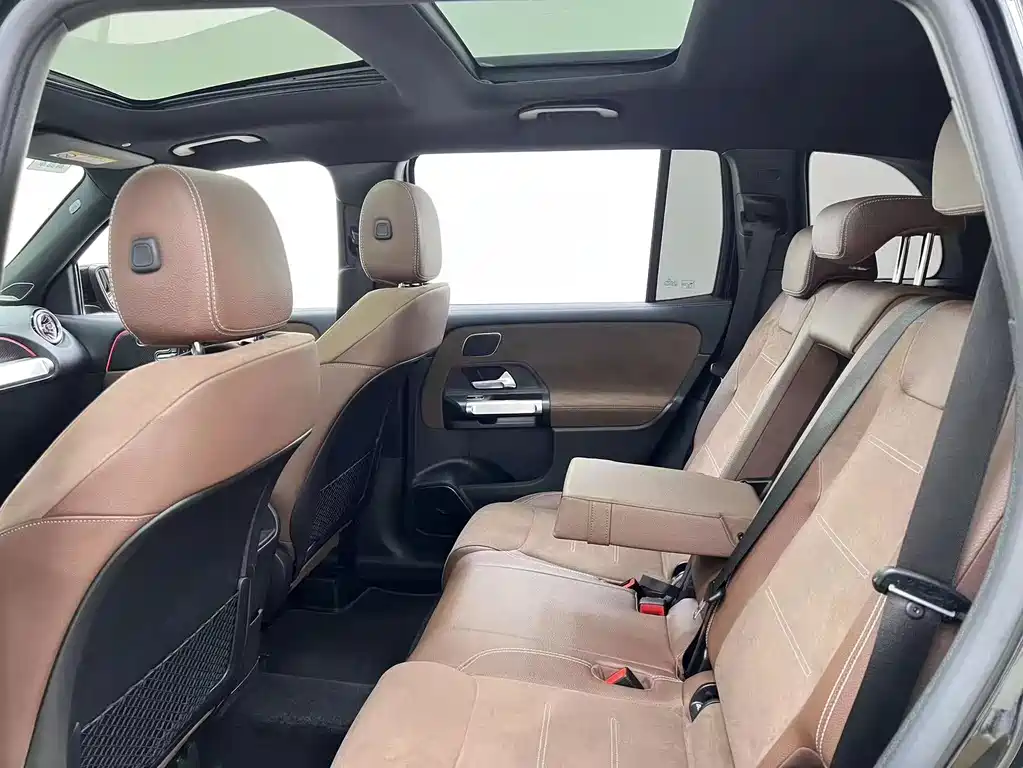 Mercedes-Benz GLB AMG 2024 — фото 17