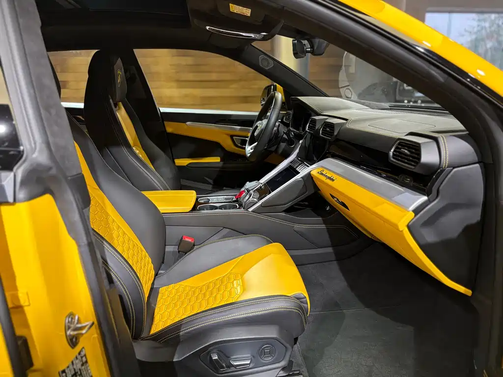 Lamborghini Urus 2019 — фото 17
