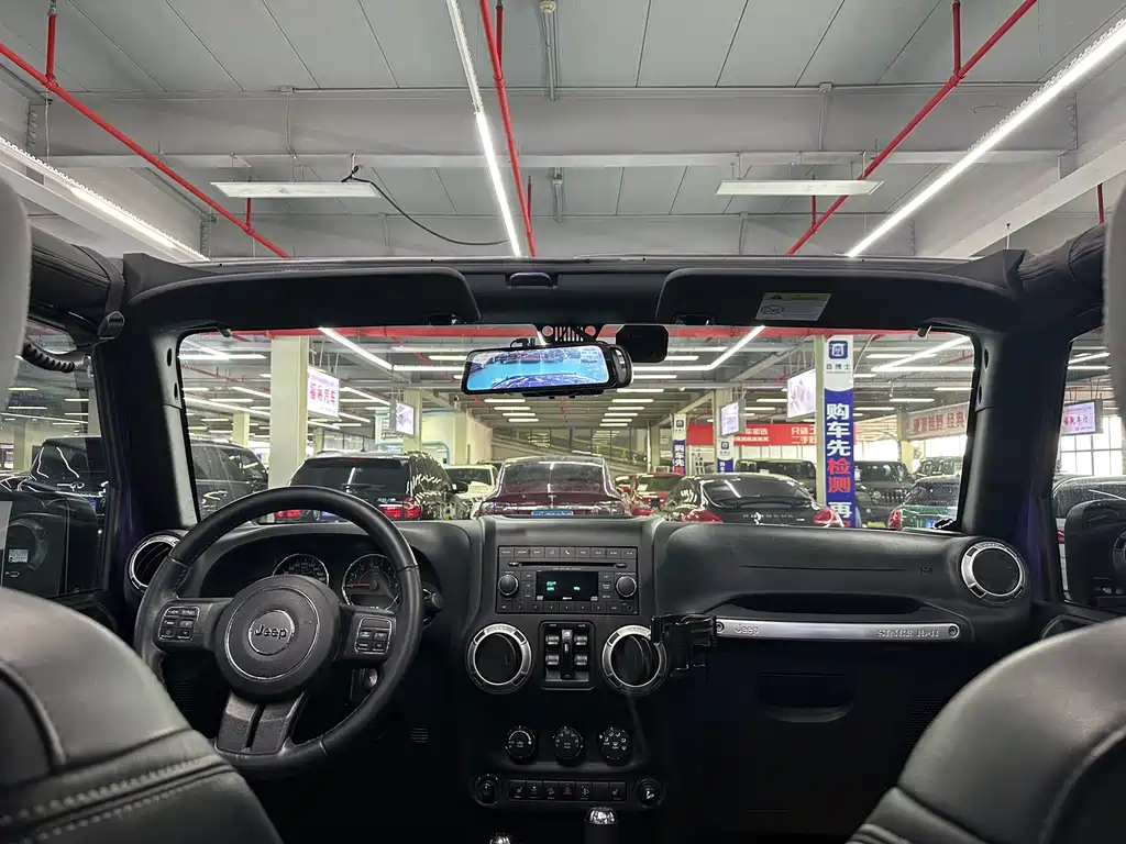 Jeep Wrangler 2018 — фото 23
