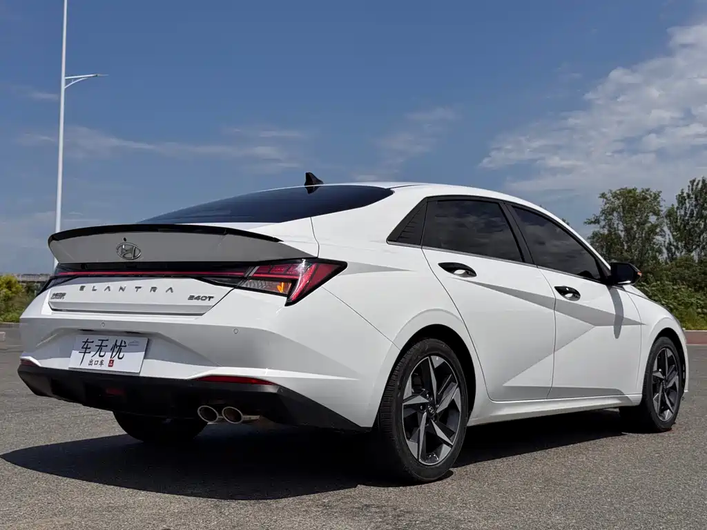 Hyundai Elantra 2023 — фото 9