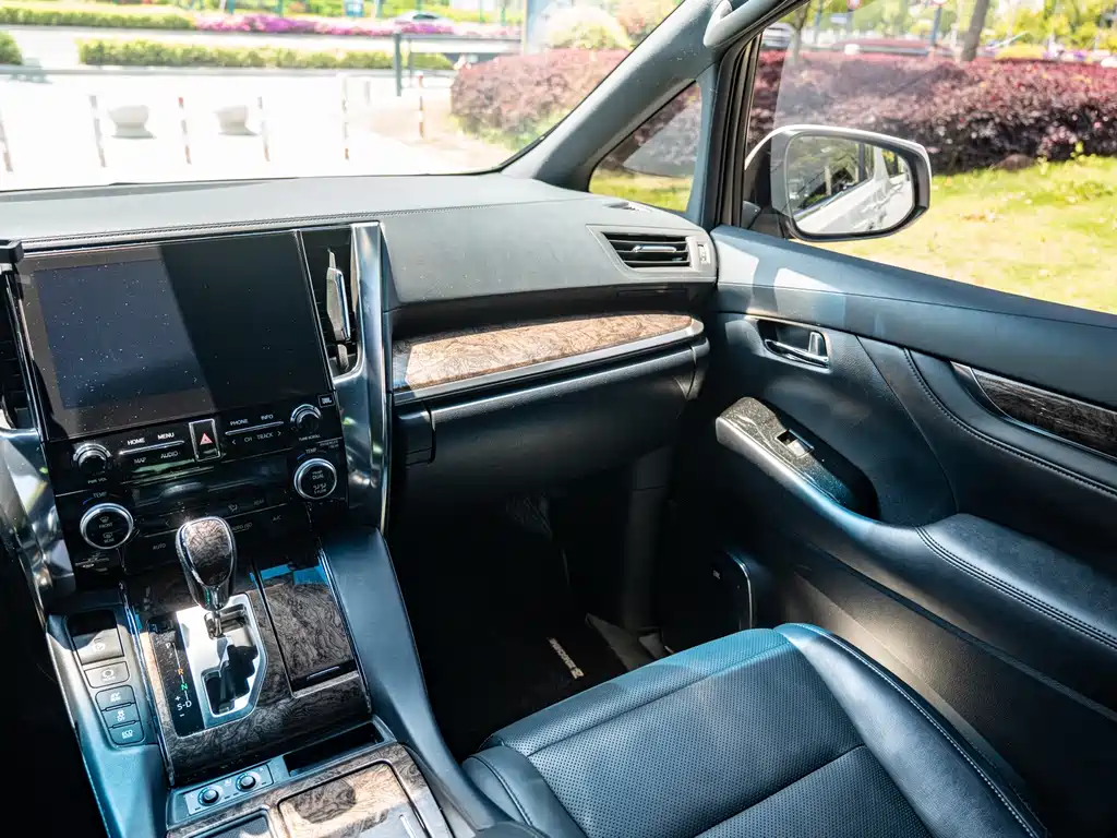 Toyota Vellfire 2020 — фото 9