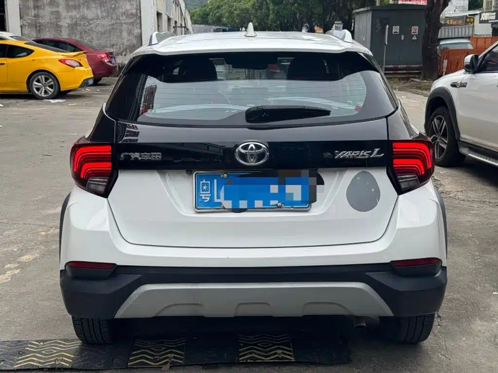 Toyota Yaris L 2020 — фото 9