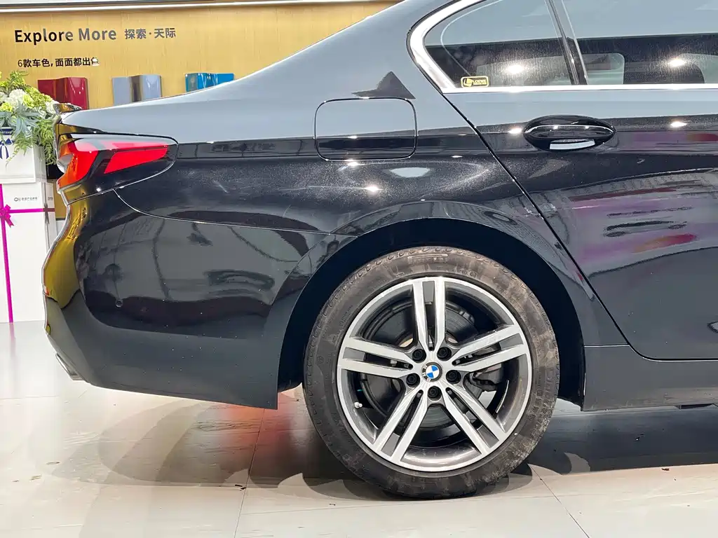 BMW 5 Series 2021 — фото 19