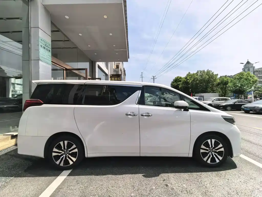 Toyota Alphard 2018 — фото 5