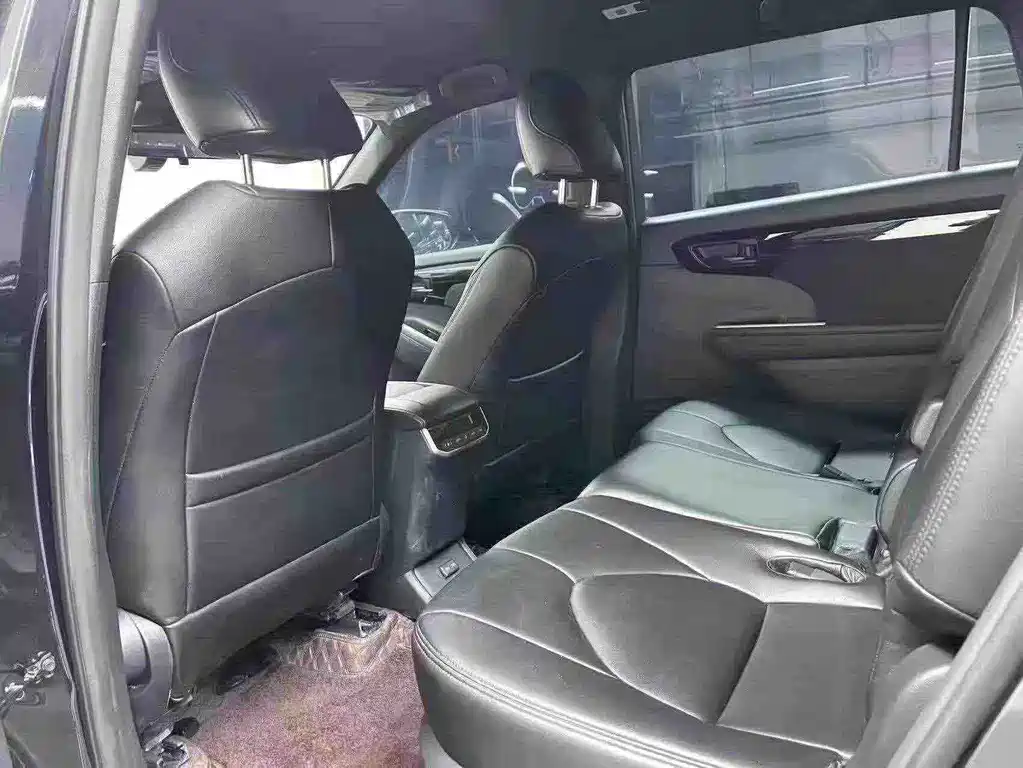 Toyota Crown Kluger 2023 — фото 12